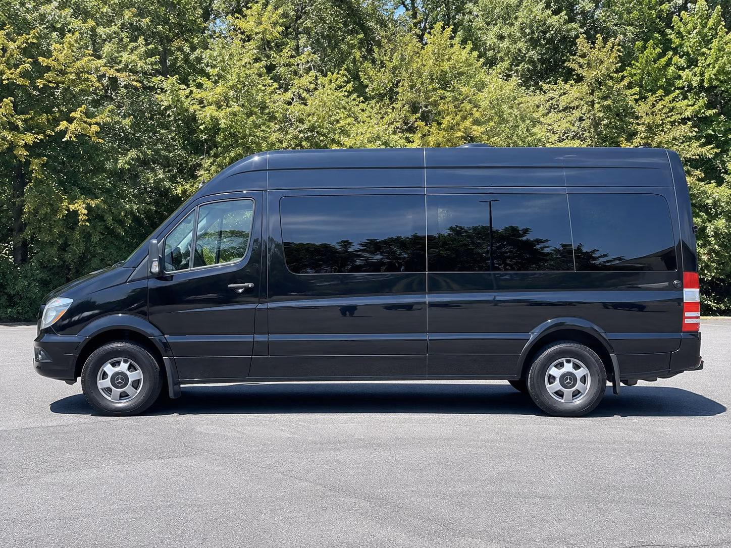 find the perfect transportation for your next airport transfer 3