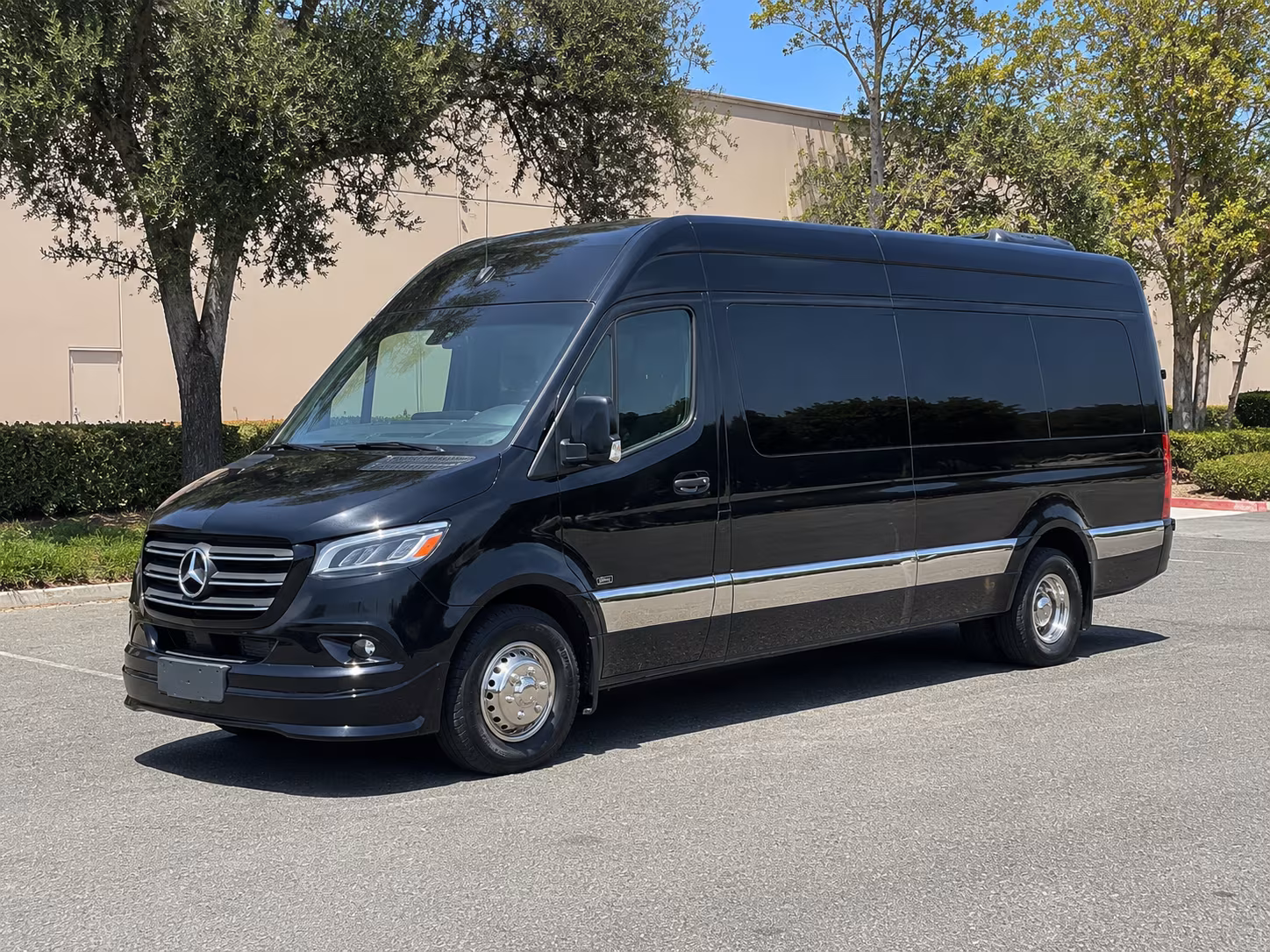 find the perfect transportation for your next airport transfer 5
